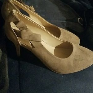 SOLD!!! Carletta heels in taupe